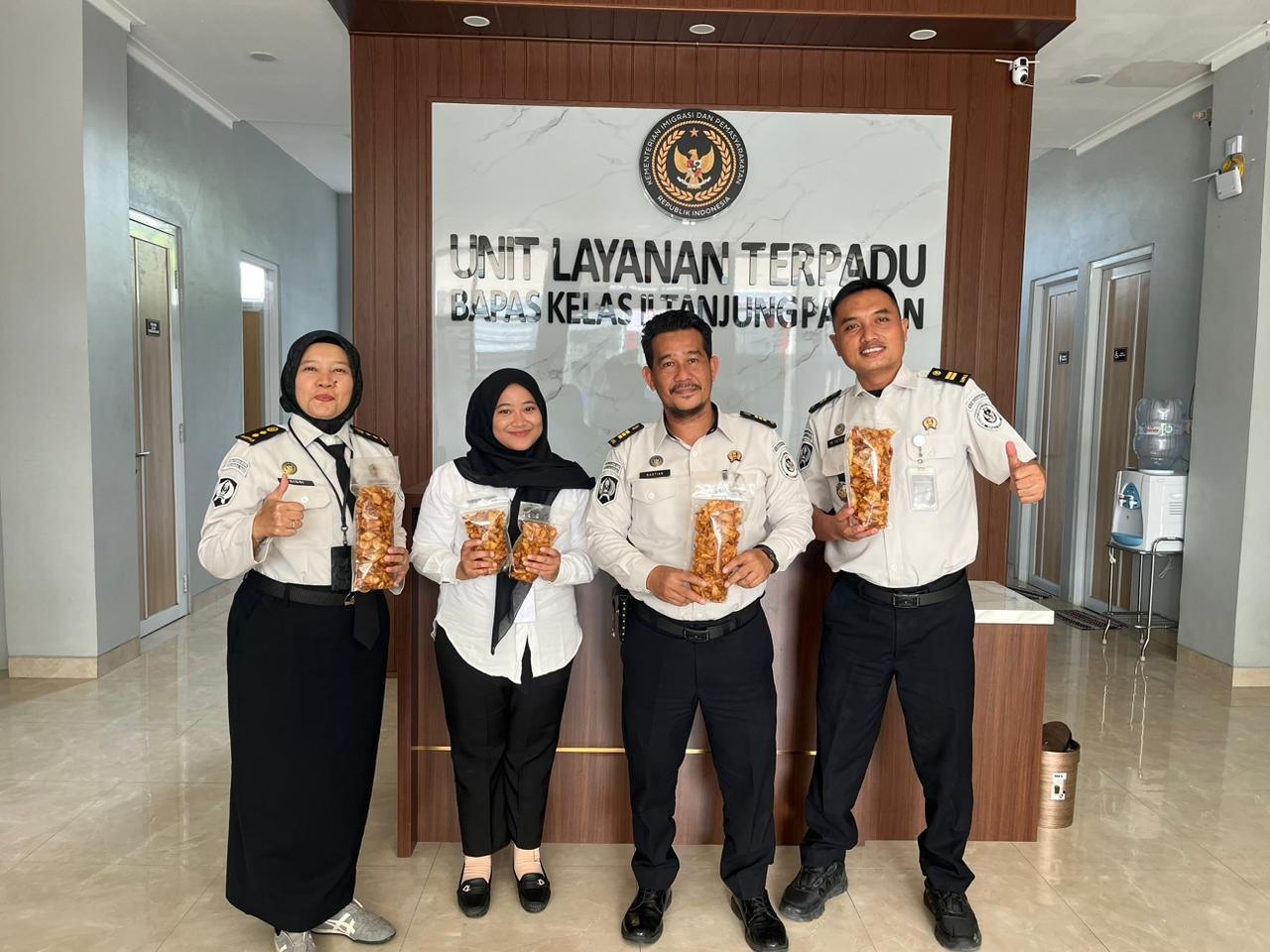 Peserta Magang Bapas Tanjungpandan Ajak Klien Olah Ketahanan Pangan Jadi Keripik Singkong Balado Bernilai Ekonomis